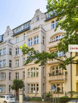 IMMOBERLIN.DE - Prächtige Stuck-Altbauwohnung mit ruhiger Terrasse & Westloggia - Berlin