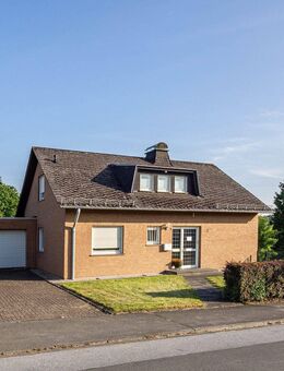Gepflegtes Einfamilienhaus mit Doppelgarage in Warstein-Suttrop! - Warstein