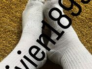 Getragene weiße Socken von junger Studentin - Wernigerode