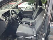 VW Touran 1.6 TDI Aut.7 Sitz Navi PDC 1 Hd AHK Eur6 - Gießen