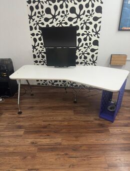 Büro Computer Schreibtisch 2,10m x 1,10m weiß - Winkelform - Velbert