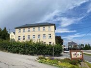 Gemütliche 2 Raum WE (2. OG) in Kirchennähe im gepflegten MFH mit Fernblick ins Erzgebirge - Bärenstein