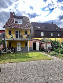 Mehrfamilienhaus mit 4-Wohneinheiten Garten, Garage und 2 Stellplätzen - Waghäusel