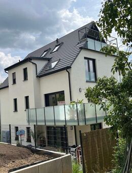 Kurzfristig bezugsfreie 5-Zimmer Eigentumswohnung mit Loggia und Blick über das Saaletal - Jena