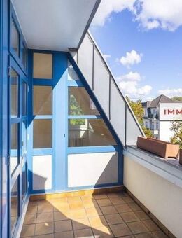 IMMOBERLIN.DE - Fabelhafte Dachgeschosswohnung mit Sonnenterrasse in sehr angenehmer Lage - Berlin