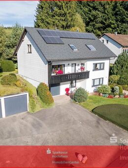 Top gepflegtes Wohnhaus mit drei abgeschlossenen Einheiten, großes Grundstück, drei Garagen u.v.m. - Herrischried