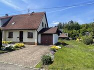 Kleine Doppelhaushälfte mit großem Grundstück und Potential zum Ausbau - Küssaberg
