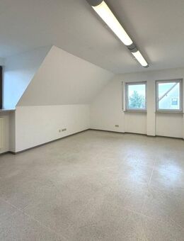 Helle 4-Zimmer-Wohnung nahe Krankenhaus - Neustadt (Aisch)