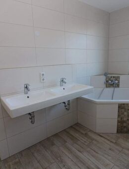 XXL Hoch drei...Etagen-Wohnung mit Wanne, Dusche, Gäste-WC u. 2 Balkonen!!!! - Freiberg