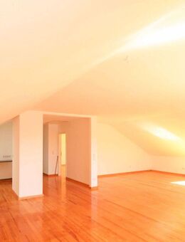 Tolle Dachgeschosswhg. mit Gartenmitbenutzung und Terrasse - Provisionsfrei für Käufer! - Gusterath