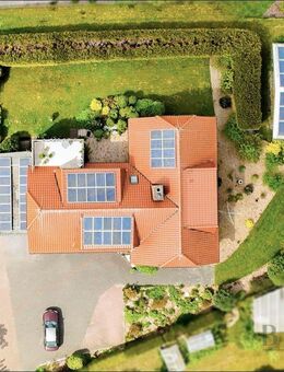 Dreifamilienhaus mit großer PV-Anlage - Schiffdorf