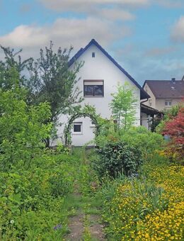 Charmantes Einfamilienhaus mit Entwicklungspotential und schönem Garten in Reichartshausen - Reichartshausen