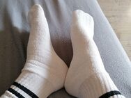 Füße/Socken 45/46 gegen Tg - Gladbeck