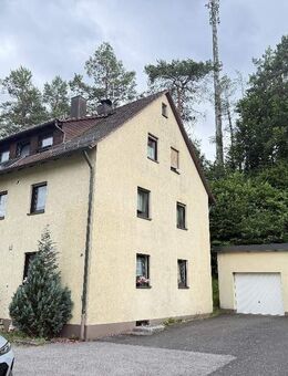 Attraktives, voll vermietetes Mehrfamilienhaus in massiver Bauweise mit großem Garten und drei Garagen! - Velden (Regierungsbezirk Mittelfranken)