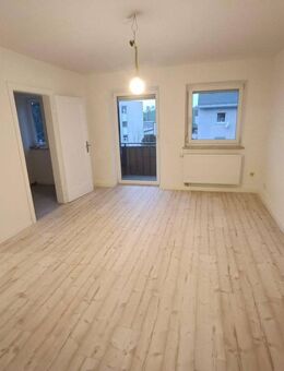 4 Zimmer Wohnung mit Balkon & Stellplatz frisch saniert - Helmbrechts