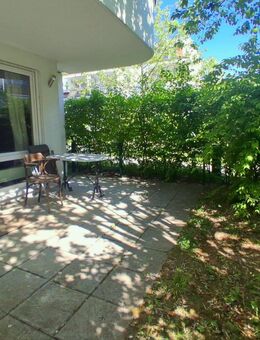 Wunderschöne, TOP-gepflegte 2-Zimmer-ETW mit Gartenanteil im Waldfriedhofviertel - München