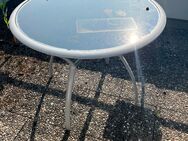 Zu verschenken. Aluminium Tisch mit Glasplatte. - Waiblingen
