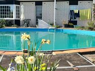 Feldrandlage, Waldnähe, viel Wohnfläche, ein großes Grundstück und ein Pool - Was will man mehr? - Mechtersen