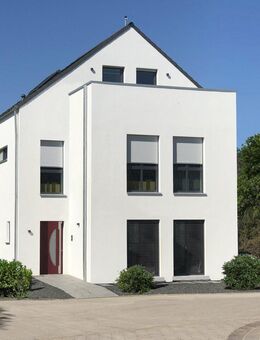 Hell, elegant und praktisch - Ein Haus mit zeitlosem Satteldach - Glashütten (Bayern)