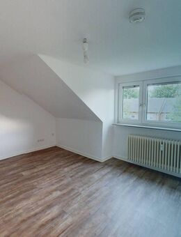 **Gemütliche 2-Zimmer-Dachgeschosswohnung mit moderner Einbauküche und Badewanne** - Rendsburg