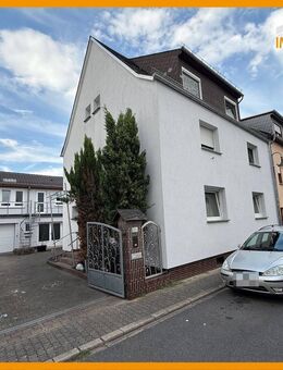 "Koblenz-Lay: Wohnimmobilie mit Potenzial - inkl. Nebengebäude und Garage" - Koblenz