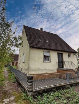 Einfamilienhaus mit Nebengebäude und Garage in Aurach/Weinberg - Aurach