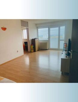 Über den Dächern der Stadt: Helle 2,5-Zimmer-Wohnung mit Loggia und tollem Ausblick - Nürnberg