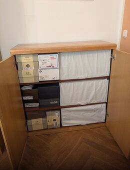 Kleiner Mehrzweckschrank aus hellem Holz – vielseitig & stilvoll - Regensburg