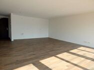 Exklusive, helle OG-Wohnung mit PKW-Stellplatz in ruhiger Lage von Losheim zu vermieten! - Losheim (See)