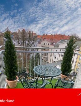 Balkon mit Blick auf den Fernsehturm - Berlin