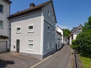 Interessantes Einfamilienhaus mit viel Platz und schönem Weitblick in Arnsbergs Altstadt! - Arnsberg