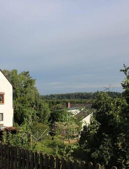 WERTHALTIGE LAGE MIT HERRLICHEM FERNBLICK: Renoviererhaus mit Anbauten - Roth (Bayern)
