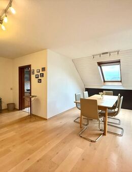 Urbaner Wohntraum: Stilvolle 4,5-Zimmer-Wohnung mit Balkon in Bretten - Bretten
