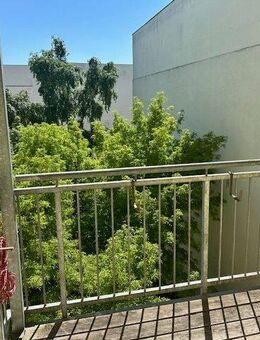 Biete frisch sanierte 3- Zimmer Wohnung mit Balkon! - Magdeburg