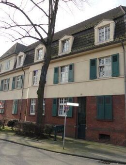 Sehr schöne 2-Zimmer-Altbauwohnung mit moderner Einbauküche und Laminat... - Duisburg