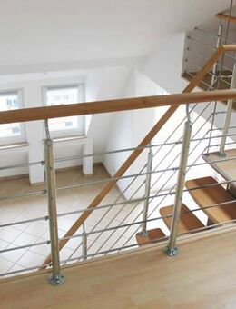 Fürth: Schöne 2 Zimmer-ETW mit Galerie, Balkon und 2 vollwertigen PKW-Stellplätzen - Fürth