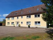 Charmante 2-Zimmer-Dachgeschosswohnung mit Garage in Neukirchen - Reinsberg