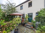 Natur pur! Maisonette-Wohnung mit 3 Zimmern, Terrasse und TG-Stellplatz in landschaftlicher Idylle - Köln