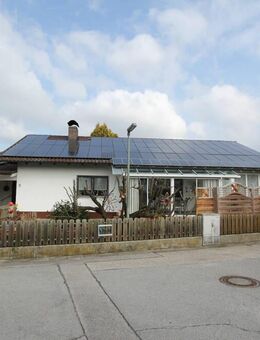 DIPLOM-Immowirt MAIER !! Perfekter, großzügiger Bungalow - WOHNEN bis ins HOHE ALTER u. PV-Anlage !! - Eichendorf