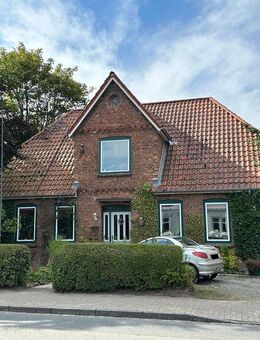 Historischer Charme trifft modernen Wohnkomfort - Zweifamilienhaus mit Ruhepol im Garten - Bredstedt
