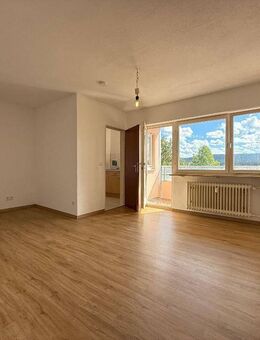Barrierefreie, helle 1-Zimmer-Wohnung mit Balkon und Aufzug in ruhiger Wohnlage - Hersbruck