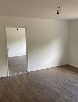 Frei !! Neu renovierte Wohnung mit 2,5 Zimmer in ruhiger Lage - Lauf (Pegnitz)