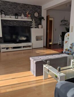 Ab Januar bezugsfrei: Helle 4-Zimmer Wohnung mit Südbalkon - viel Platz für junge Familien - Leinfelden-Echterdingen