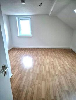 Renovierte 1,5-Zimmer-Dachgeschosswohnung - Höchstadt (Aisch)
