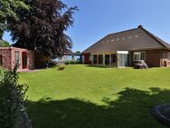 Liebevoll gepflegter Bungalow mit Wintergarten, großem Garten, Carport, Garage und Ausbaureserve - Neukirchen (Landkreis Nordfriesland)