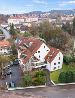 Wohnen am Schwanenweiher: 3,5-Zimmer-Wohnung mit Wintergarten, Luxus-Küche & TG in Weingarten - Weingarten