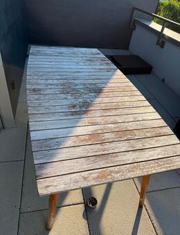 Gratis Holz Gartentisch - Adliswil