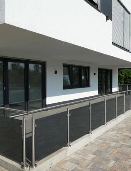 AUMÜLLER-Immobilien - Moderne 2-Zi-EG-Wohnung mit großer Terrasse und Autostellplätzen im Hof - Schlüchtern