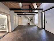 Großzügiges Wohnhaus mit außergewöhnlichen Extras sowie 2 vermieteten Gewerbeeinheiten - Flensburg