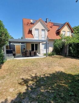 Neuwertige Doppelhaushälfte mit Carport und 5 Zimmern in Waldrandlage Rednitzhembach - Rednitzhembach